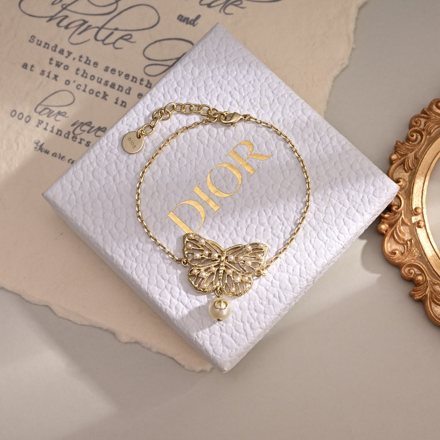 CD 26S BUTTERFLY PEARL DROP BRACELET IN GOLD TONE METAL 629939