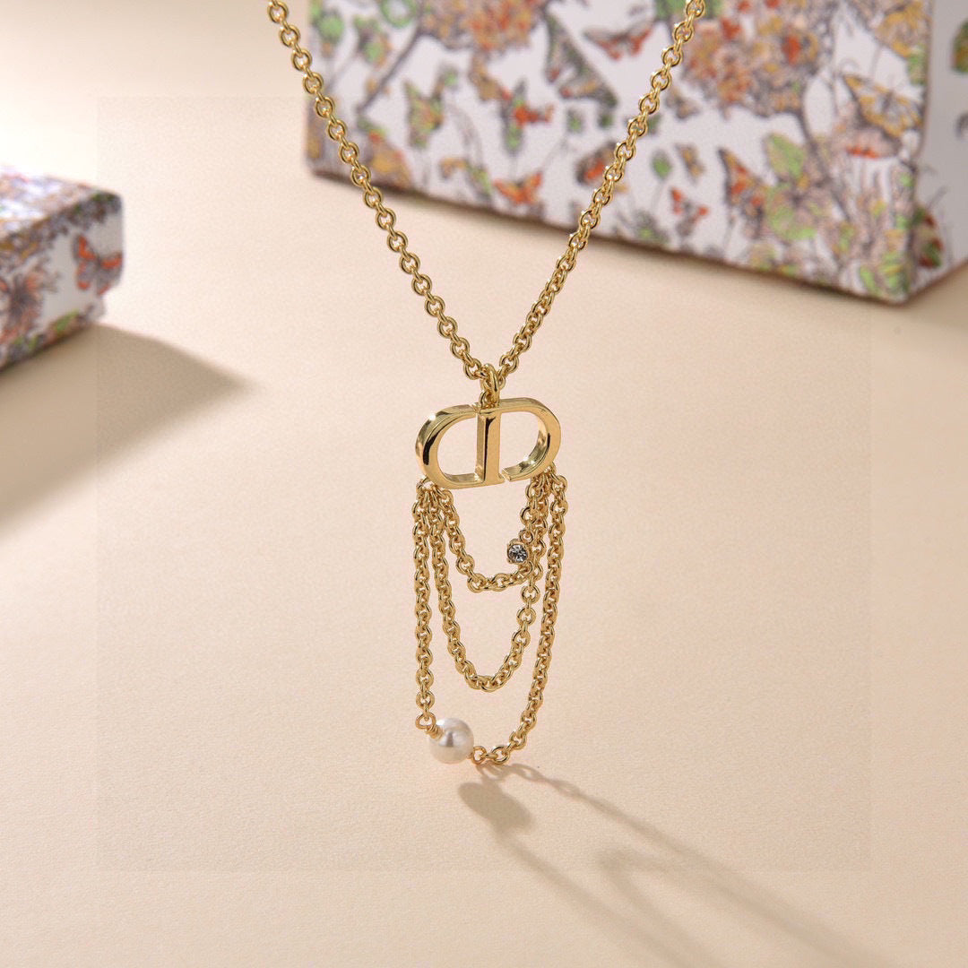 CD 26S PEARL CHAIN DROP LOGO NECKLACE IN GOLD TONE METAL WITH WHITE RESIN PEARL & CRYSTAL 631060